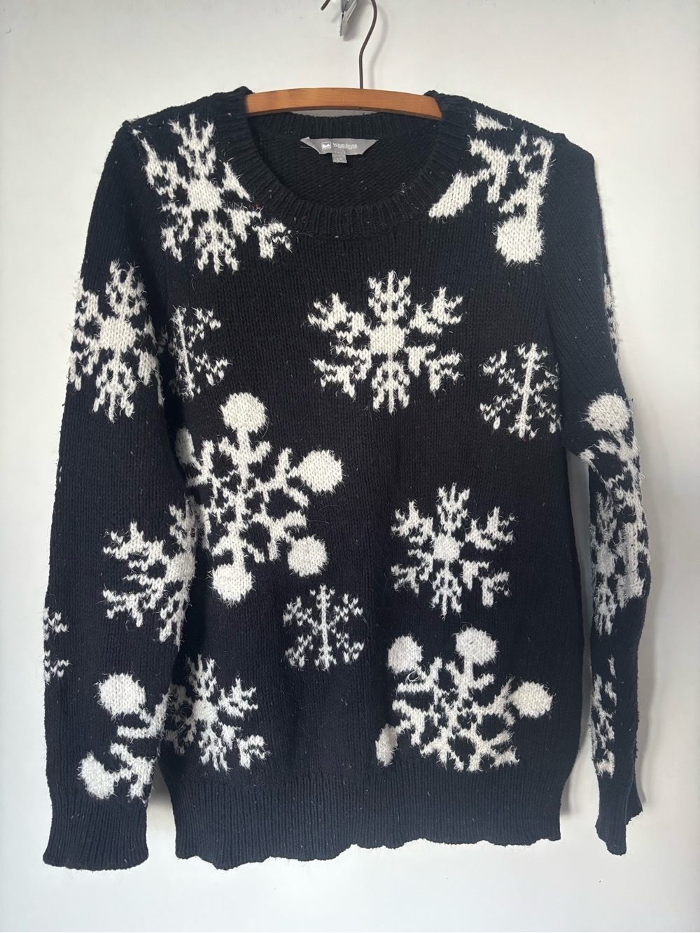 Crewneck Snowflake Sweater in Black and White